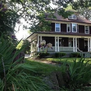lions-head-bed-breakfast.niagara-fallshotels.com/
