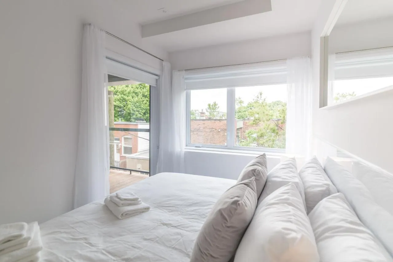 Parc Avenue Residences Mile End Montreal 4*,
